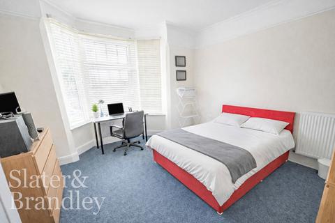 2 bedroom terraced house to rent, 32A Chaworth Road, West Bridgford, Nottingham