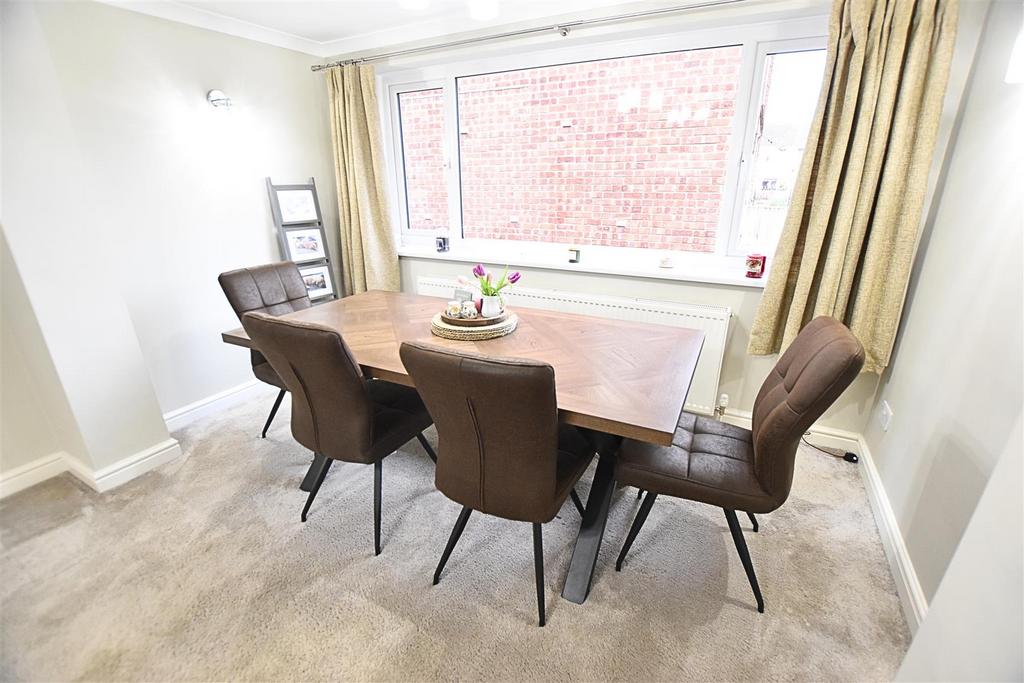 Rear ditting/dining room