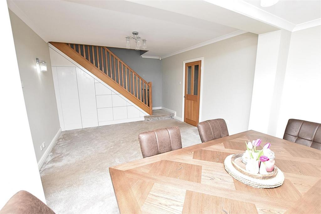 Rear ditting/dining room