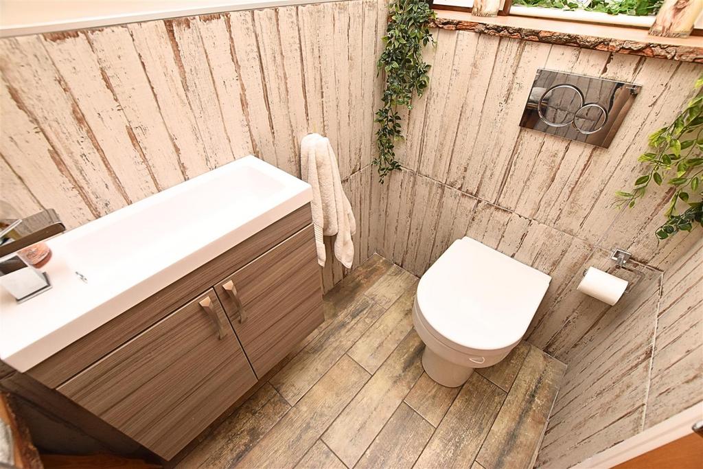 Cloakroom/wc