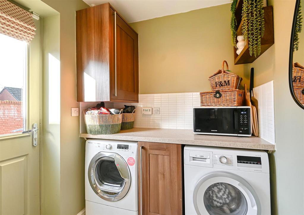 38 Hazledine Way-08.jpg