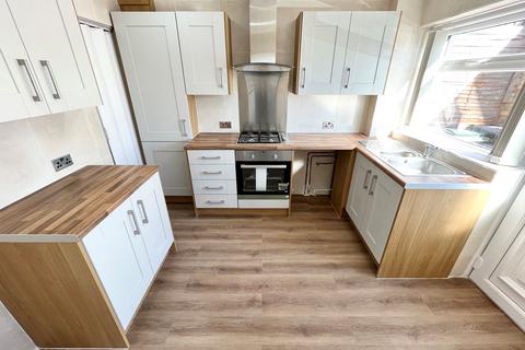 3 bedroom semi-detached house to rent, Willow Close, Brinsworth, S60