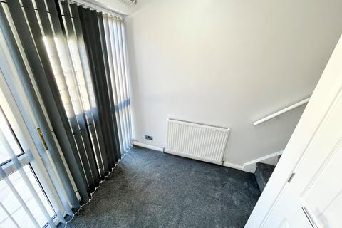3 bedroom semi-detached house to rent, Willow Close, Brinsworth, S60
