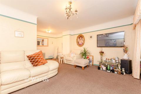 4 bedroom end of terrace house for sale, St. Edmund's Close, Erith DA18