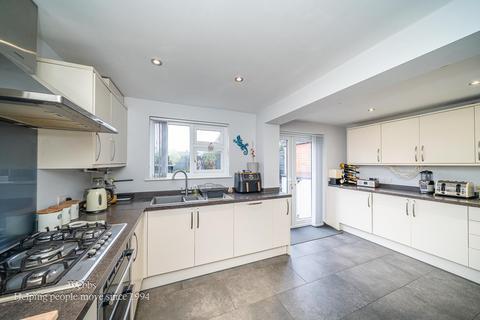 3 bedroom semi-detached house for sale, Simmonds Road, Walsall WS3