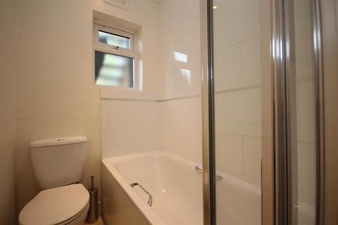 2 bedroom flat to rent, Goodwin Road, Shepherd`s Bush, W12 9JN