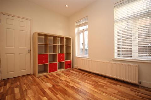 2 bedroom flat to rent, Goodwin Road, London, W12 9