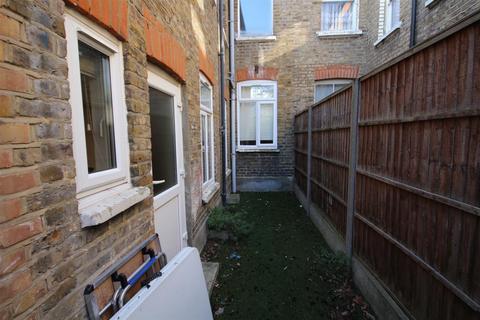 2 bedroom flat to rent, Goodwin Road, London, W12 9