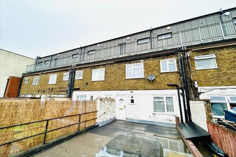4 bedroom flat to rent, Shenley Road, Borehamwood, WD6