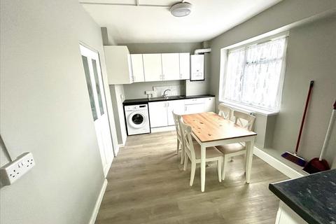4 bedroom flat to rent, Shenley Road, Borehamwood, WD6
