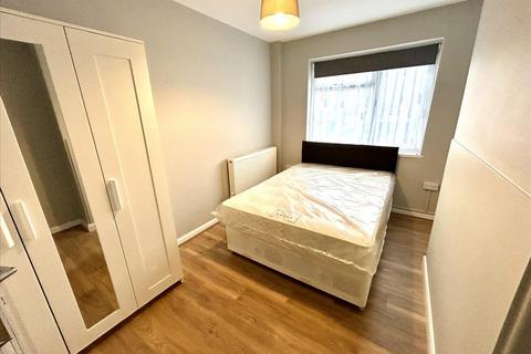 4 bedroom flat to rent, Shenley Road, Borehamwood, WD6