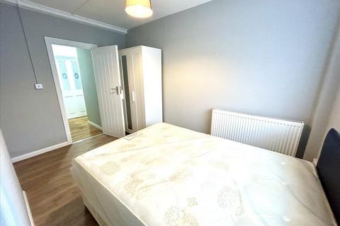 4 bedroom flat to rent, Shenley Road, Borehamwood, WD6