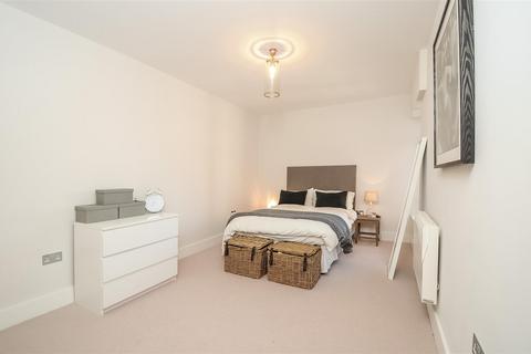 1 bedroom flat for sale, Barnes High Street, Barnes, London, SW13