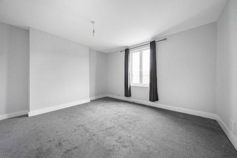 3 bedroom house to rent, Walton Road, East Molesey KT8
