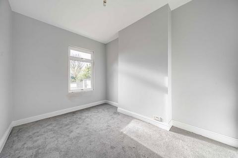 3 bedroom house to rent, Walton Road, East Molesey KT8