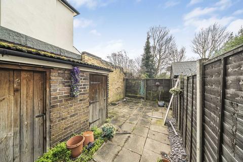 3 bedroom house to rent, Walton Road, East Molesey KT8