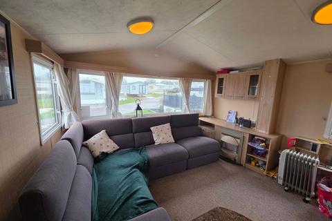 2 bedroom static caravan for sale, Flag Hill, Great Bentley, Colchester, CO7