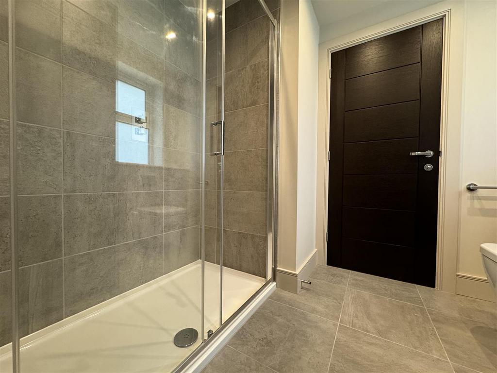 Jack n jill shower room