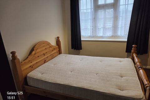 2 bedroom flat to rent, Lantern Close, Wembley HA0