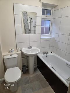2 bedroom flat to rent, Lantern Close, Wembley HA0