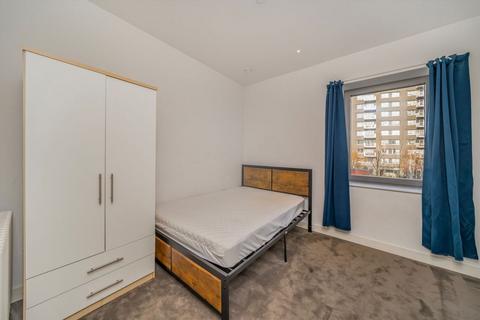 2 bedroom flat to rent, Botanic Square, London E14