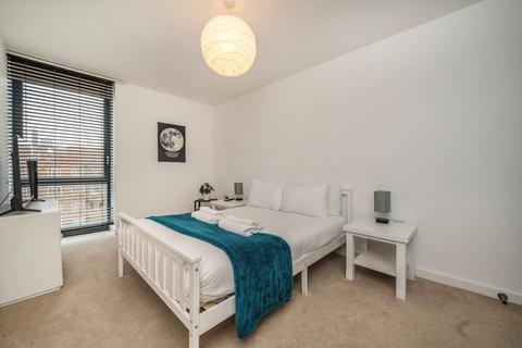 2 bedroom flat to rent, Bloemfontein Road, London W12