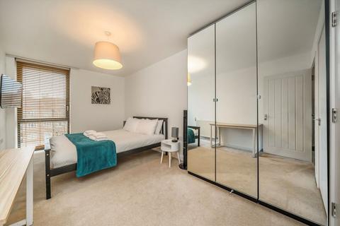 2 bedroom flat to rent, Bloemfontein Road, London W12