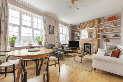 3 bedroom flat for sale, Carmichael Court, Barnes, London, SW13