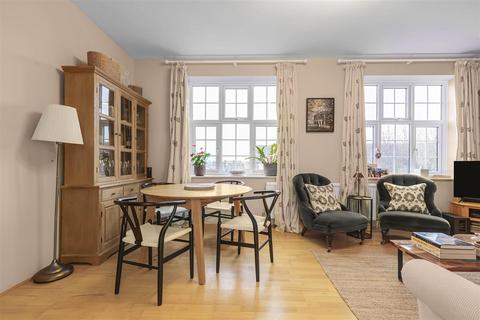 3 bedroom flat for sale, Carmichael Court, Barnes, London, SW13