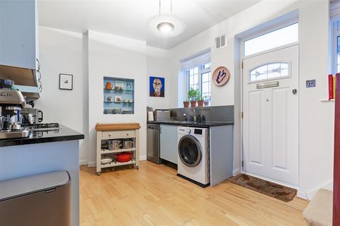 3 bedroom flat for sale, Carmichael Court, Barnes, London, SW13
