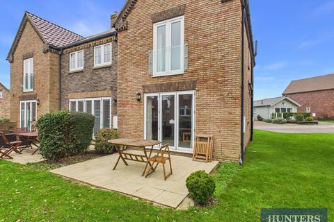 2 bedroom end of terrace house for sale, Turnberry Drive, The Bay, Filey