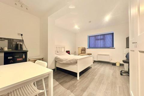 undefined, Wellington Avenue, Hounslow, TW3