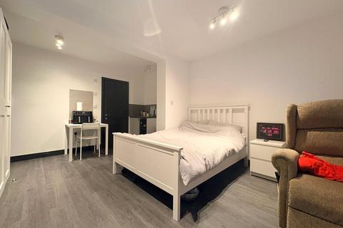 undefined, Wellington Avenue, Hounslow, TW3