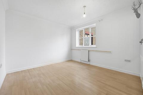 2 bedroom flat to rent, Tidworth Road, Bow E3
