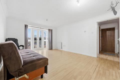 2 bedroom flat to rent, Tidworth Road, Bow E3