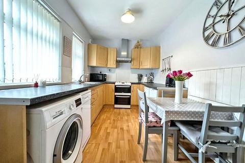2 bedroom end of terrace house for sale, North Avenue, Washington, Tyne and Wear, NE37 2LF