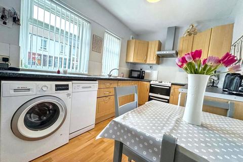 2 bedroom end of terrace house for sale, North Avenue, Washington, Tyne and Wear, NE37 2LF