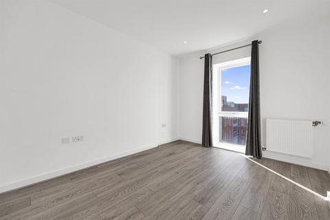 3 bedroom flat to rent, 2 Wilkinson Close, London NW2