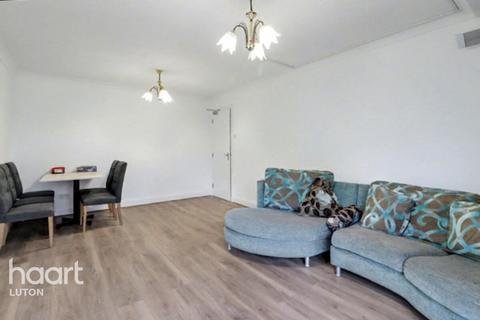 3 bedroom flat for sale, Knights Field, Luton