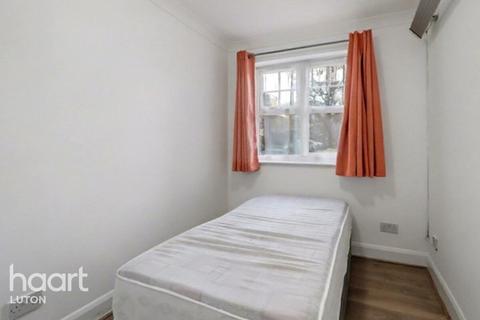 3 bedroom flat for sale, Knights Field, Luton