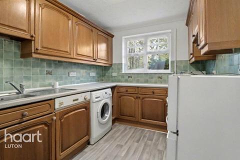 3 bedroom flat for sale, Knights Field, Luton