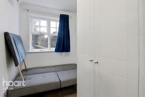 3 bedroom flat for sale, Knights Field, Luton
