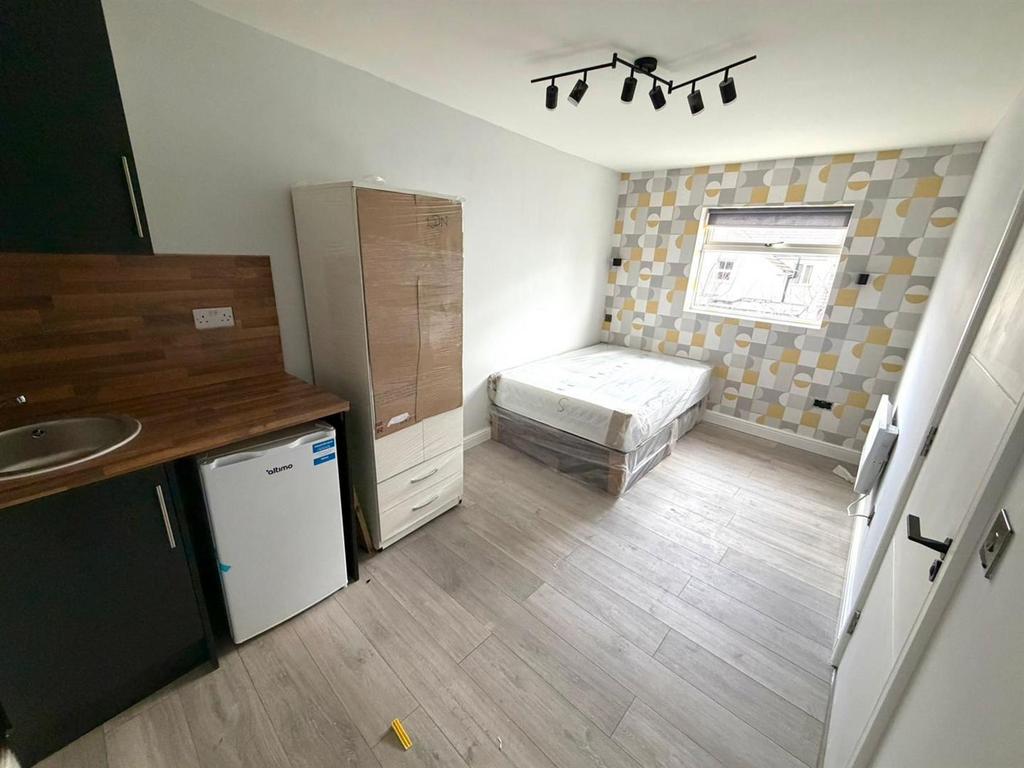 Room 6 .jpg