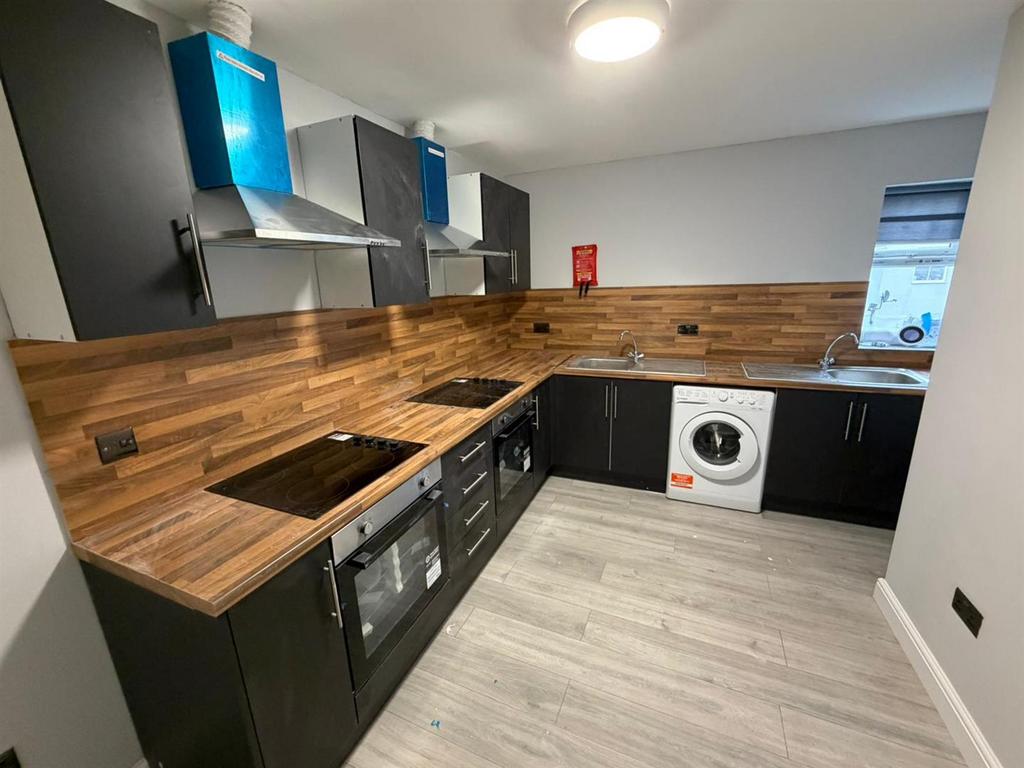 Communal kitchen.jpg