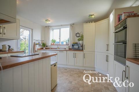 5 bedroom semi-detached house for sale, Long Road, Canvey Island, SS8