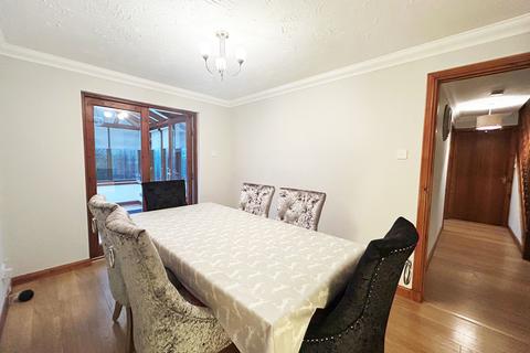 undefined, Almond Gardens, Perth PH1