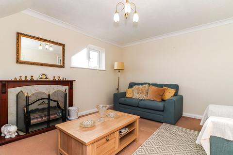 1 bedroom flat for sale, Breakspear Court, The Crescent, WD5