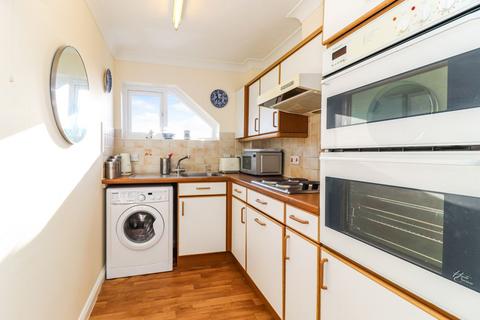 1 bedroom flat for sale, Breakspear Court, The Crescent, WD5