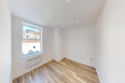 1 bedroom apartment to rent, High Road, South Woodford, E18