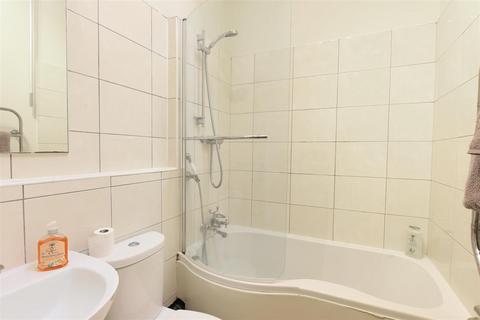2 bedroom terraced house to rent, Warwick Street, York